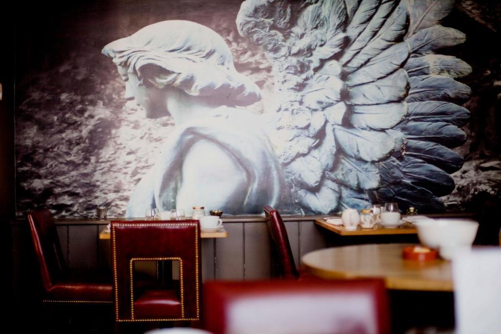 פרום The Archangel,Restaurant & Bar With Rooms מראה חיצוני תמונה
