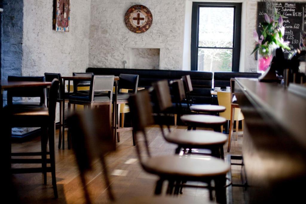 פרום The Archangel,Restaurant & Bar With Rooms מראה חיצוני תמונה